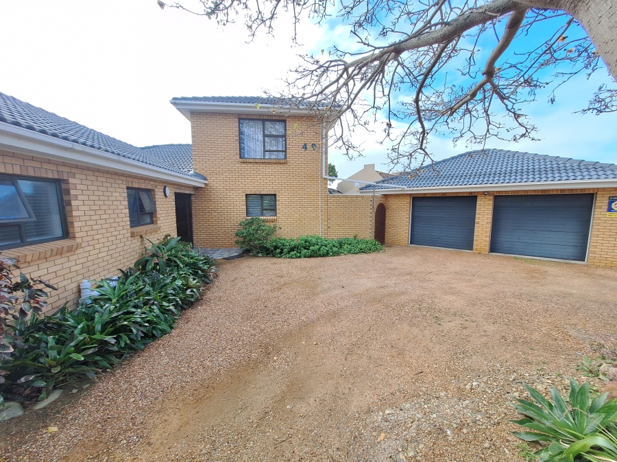 4 Bedroom Property for Sale in Wavecrest Eastern Cape